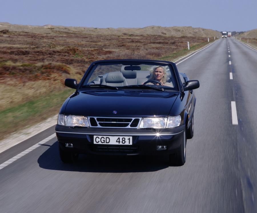  Saab 900 SE Turbo Convertible 1993 года  (фото 27 из 46)
